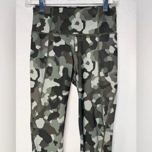 Leggings - ATHLETA Lightning Camo 7/8 Tight. Size XS